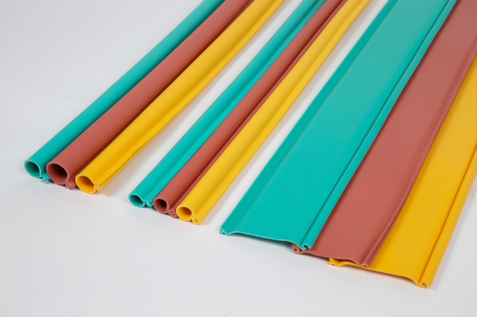 1583913716251292.jpg 硅橡膠 卡扣式胡套管.jpg